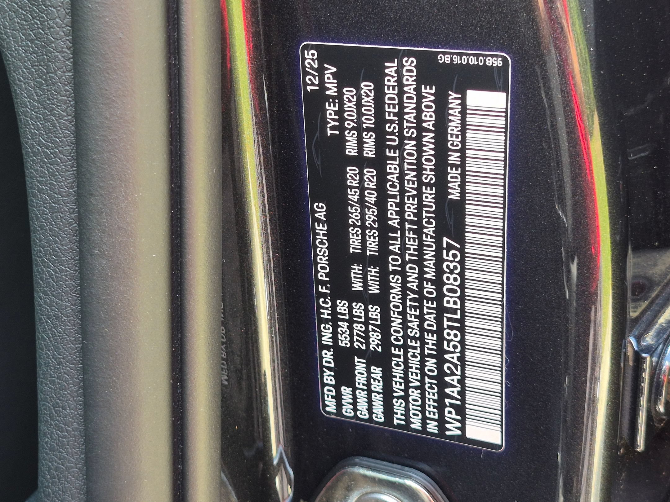 Certified 2026 Porsche Macan AWD/4WD image 38