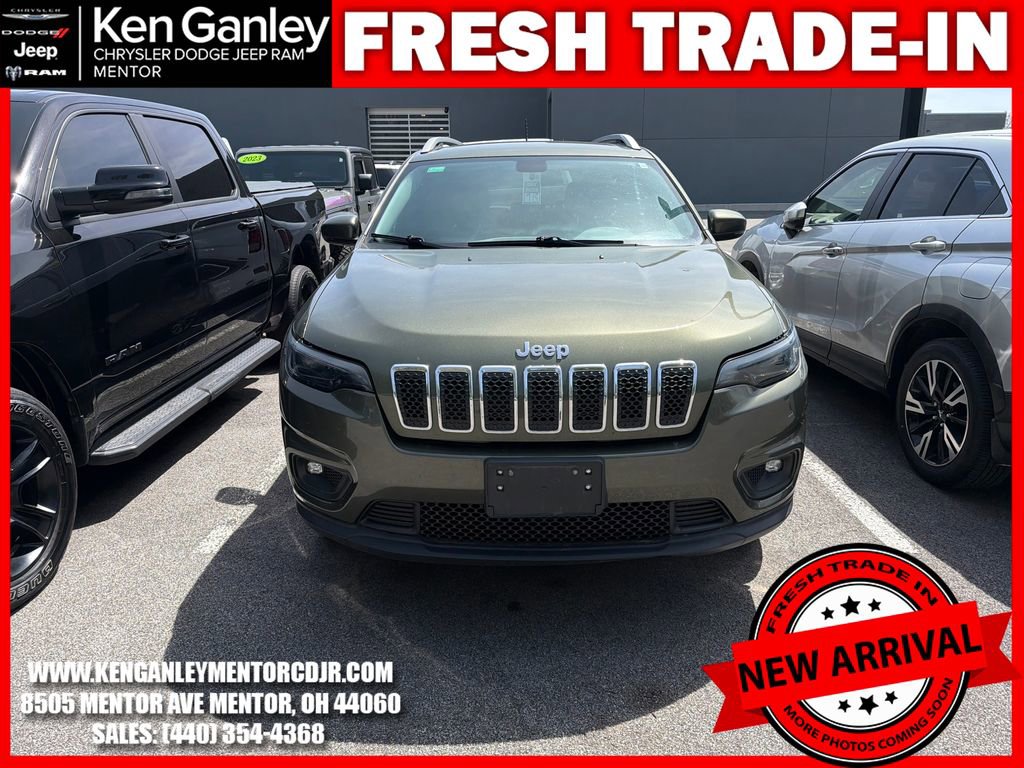 Used 2019 Jeep Cherokee Latitude Plus w/ Cold Weather Group AWD/4WD image 2