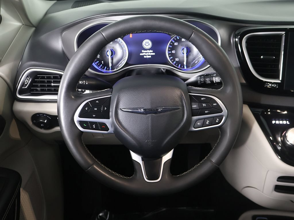 Used 2024 Chrysler Pacifica Touring-L FWD image 39
