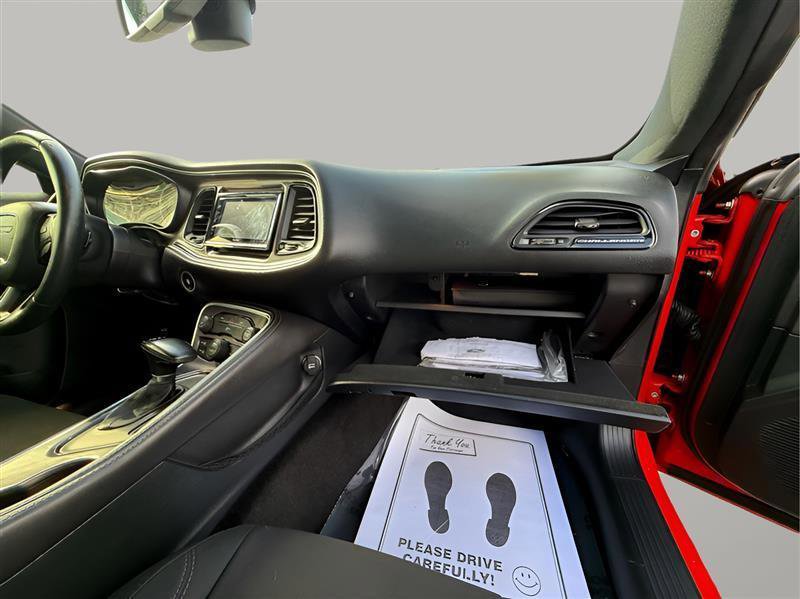 Used 2015 Dodge Challenger SXT RWD image 22