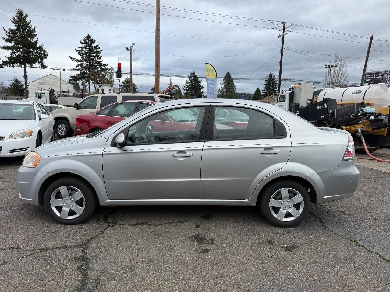 Used 2010 Chevrolet Aveo LT image 6