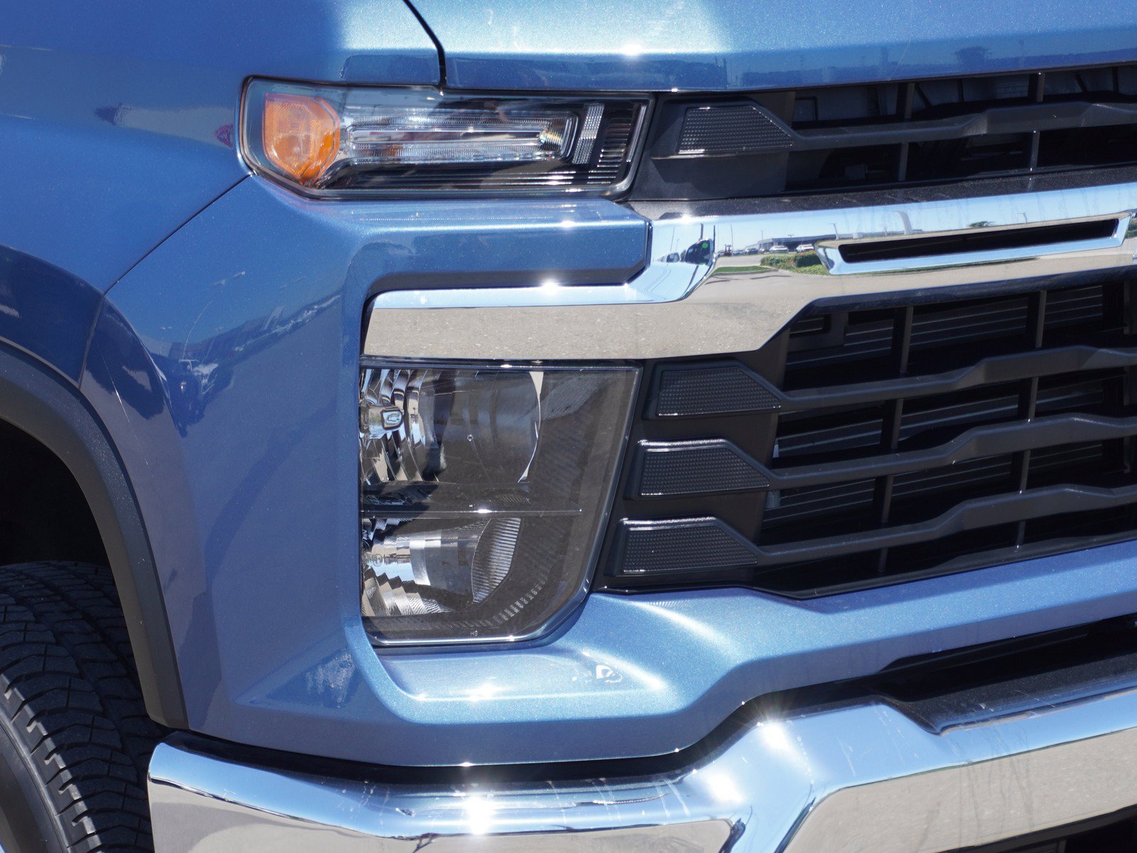 Used 2024 Chevrolet Silverado 2500 LT w/ All Star Edition AWD/4WD image 3