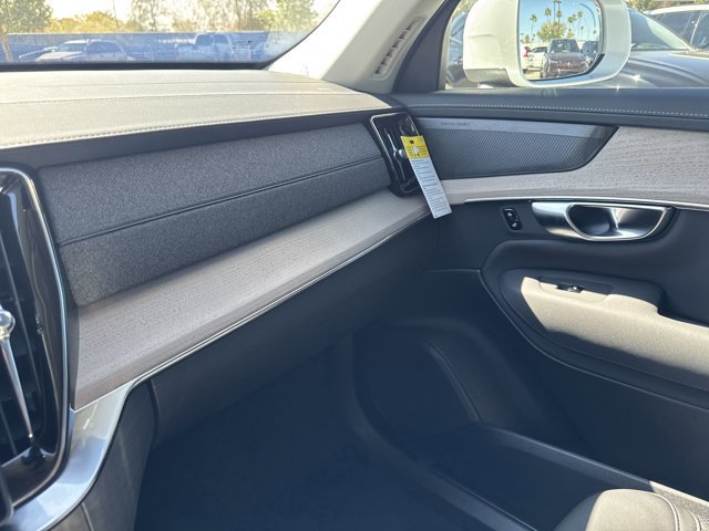 Used 2025 Volvo XC90 B6 Plus w/ Protection Package Premier AWD/4WD image 28