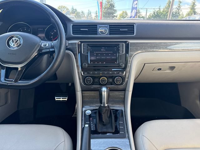 Used 2017 Volkswagen Passat 1.8T SEL Premium FWD image 22