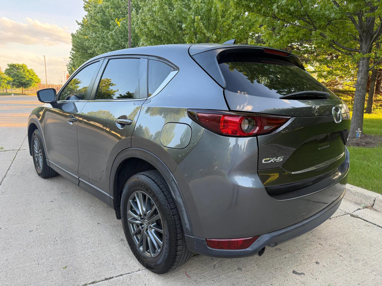 Used 2019 MAZDA CX-5 Touring FWD image 4