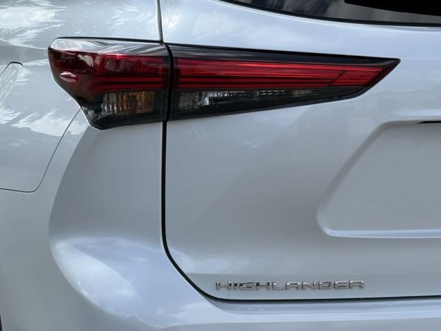 Used 2023 Toyota Highlander LE image 6