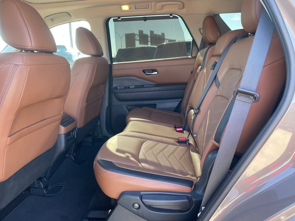 Certified 2024 Nissan Pathfinder Platinum w/ Cargo Package AWD/4WD image 24