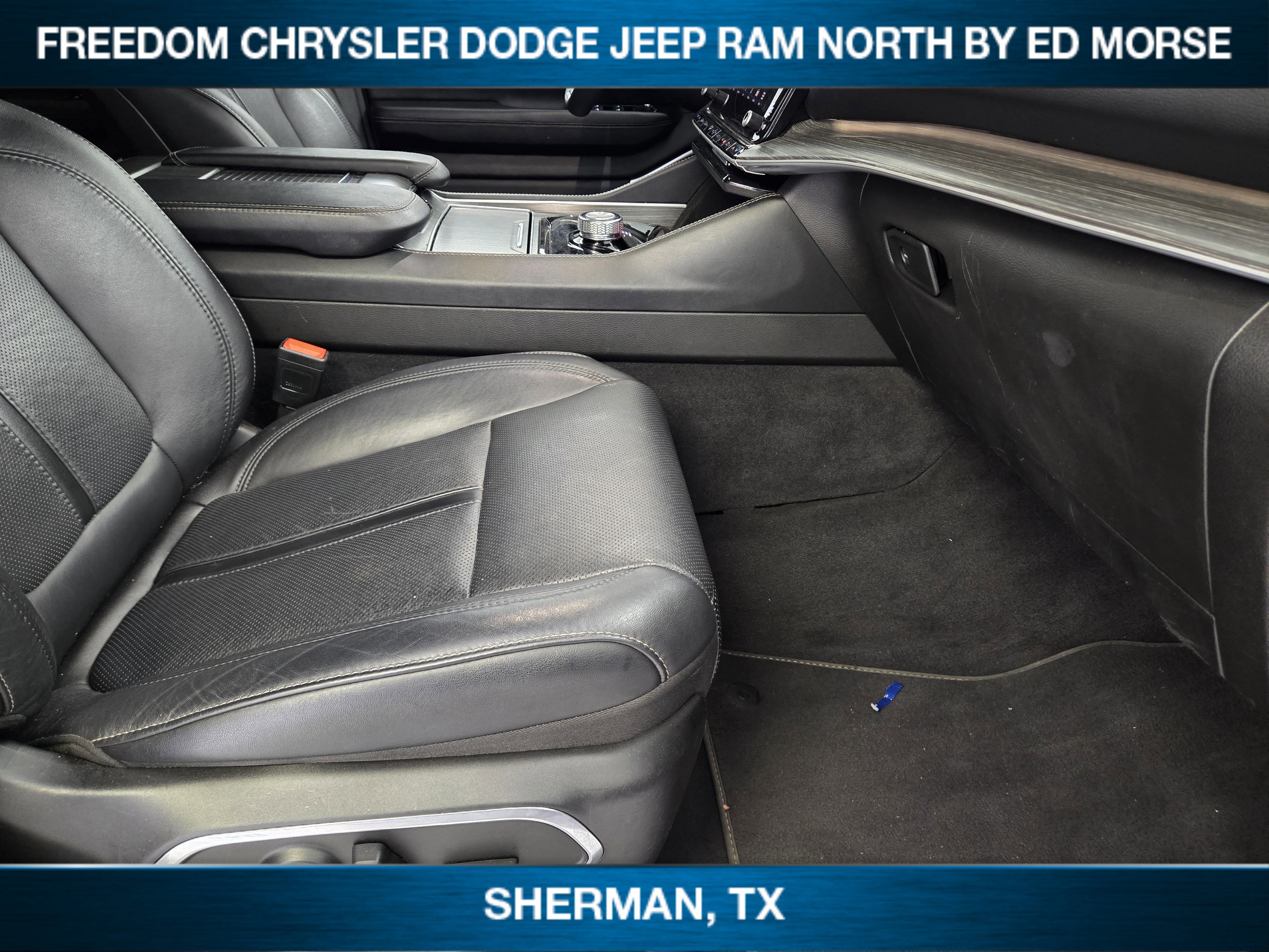Used 2024 Jeep Wagoneer L Series II w/ Flexible Seating Group AWD/4WD image 9