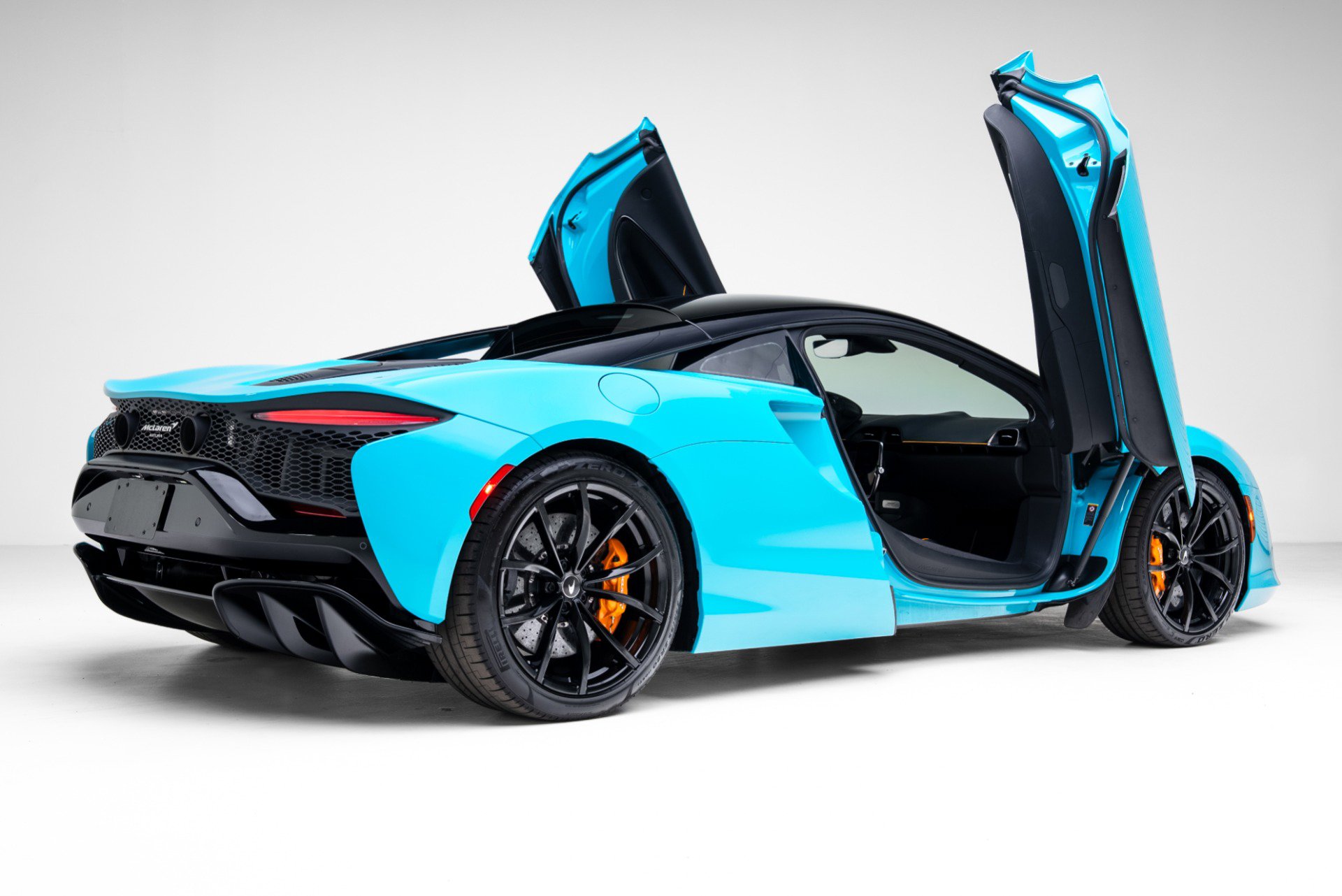 Used 2023 McLaren Artura image 40