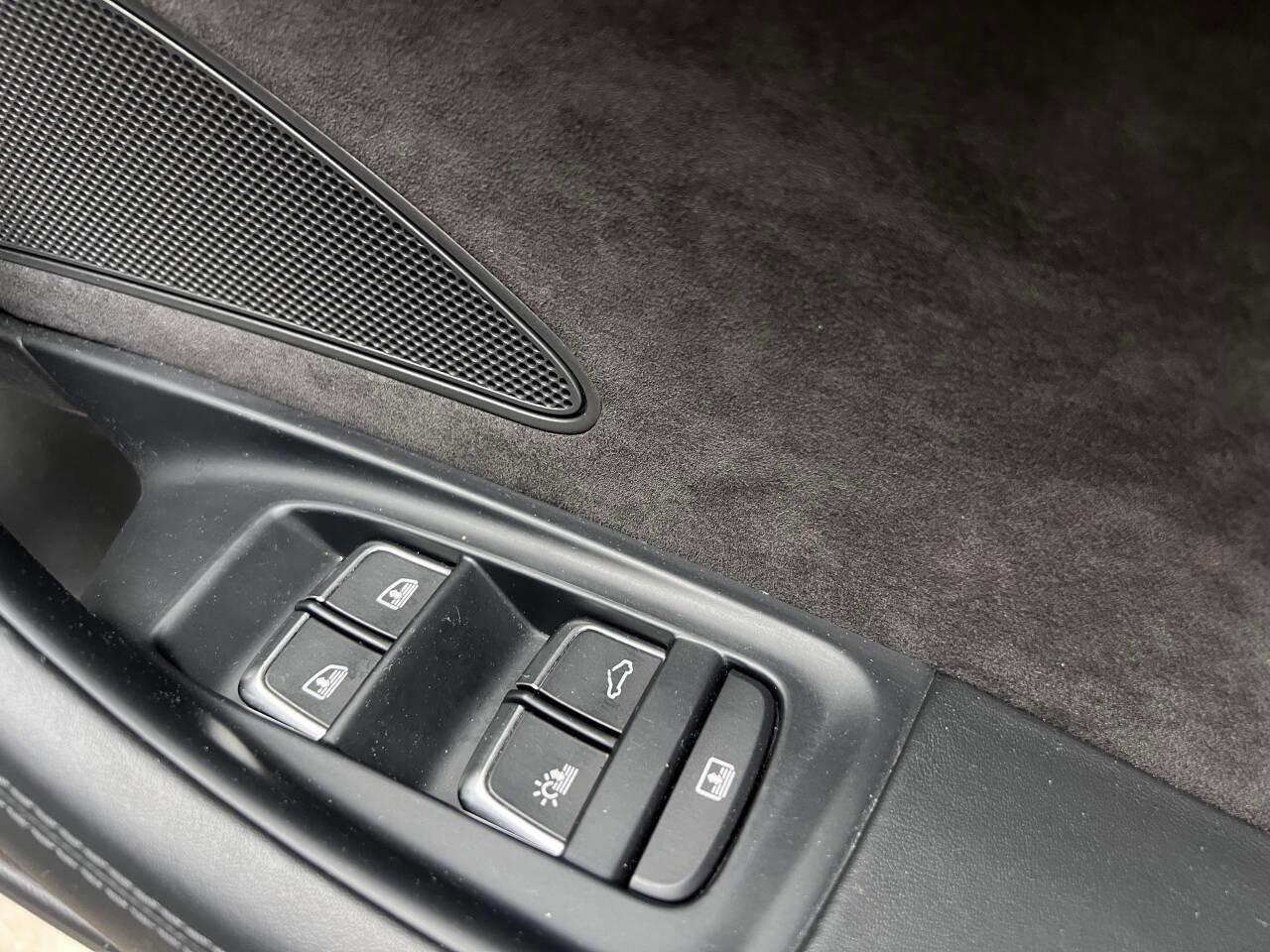 Used 2017 Audi A8 L 4.0T w/ Driver Assistance Package image 17