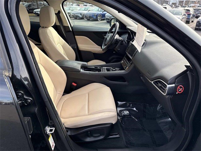 Used 2018 Jaguar F-PACE Premium image 9