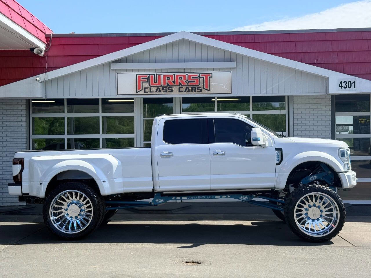 Used 2022 Ford F450 Platinum w/ FX4 Off-Road Package AWD/4WD image 4