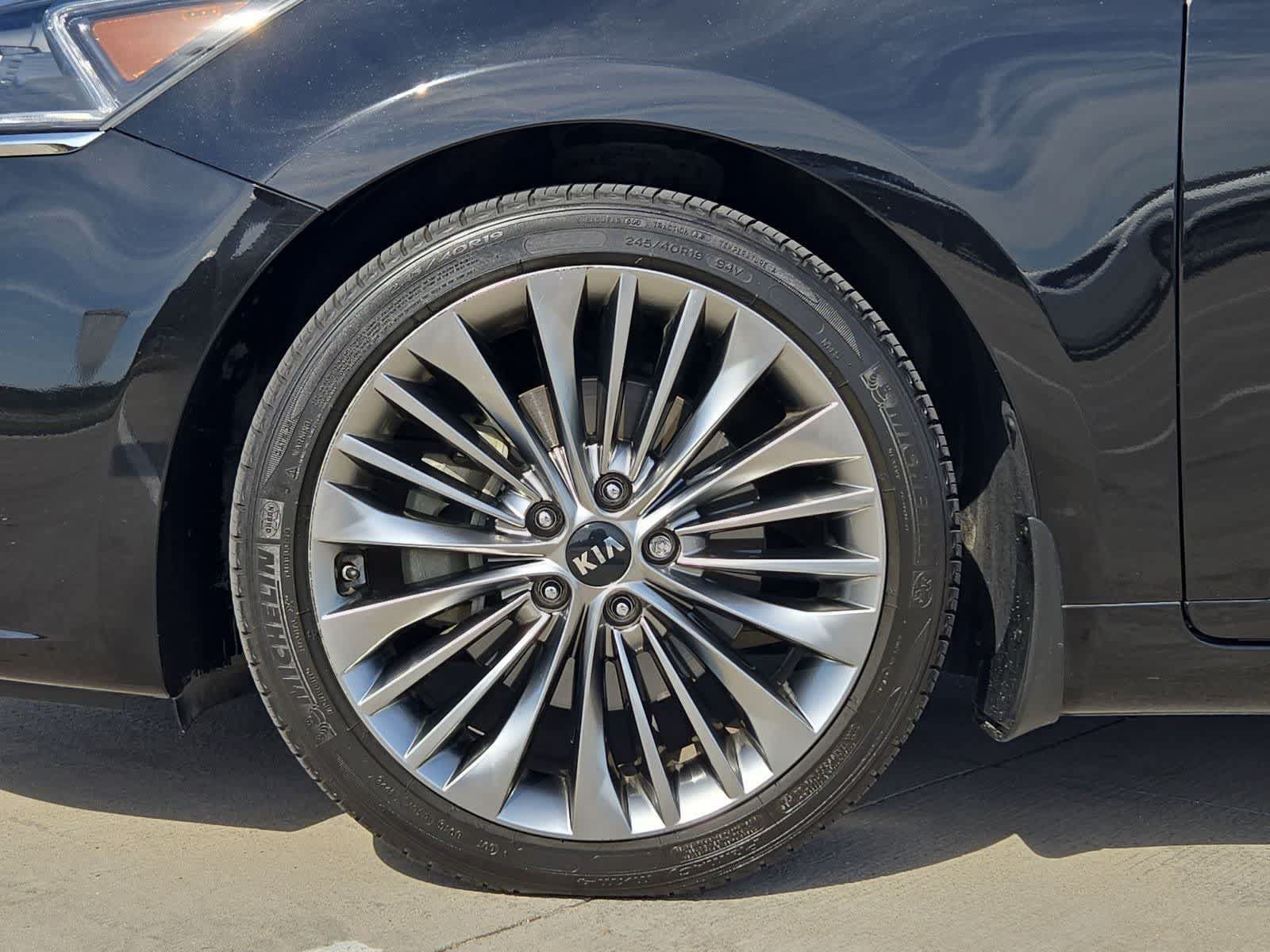 Used 2018 Kia Cadenza Limited FWD image 13