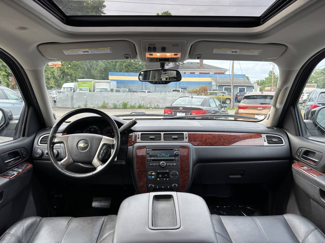 Used 2013 Chevrolet Tahoe LT w/ Luxury Package AWD/4WD image 17