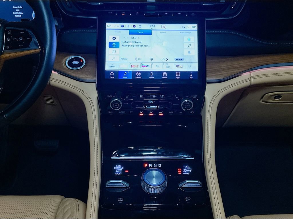 Used 2025 Jeep Grand Cherokee Summit AWD/4WD image 30