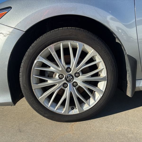 Used 2020 Toyota Camry XLE image 12