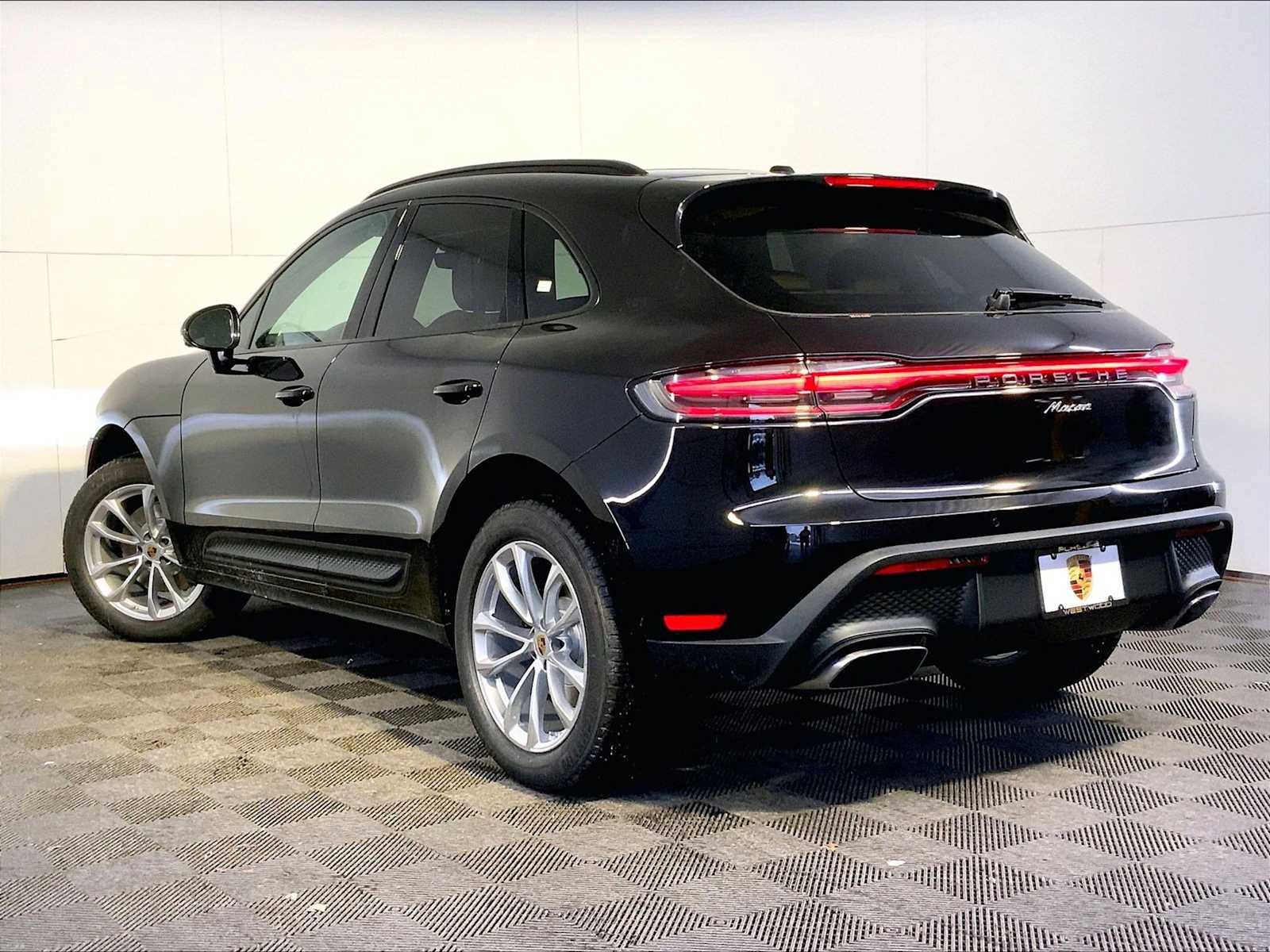 New 2026 Porsche Macan AWD/4WD image 3