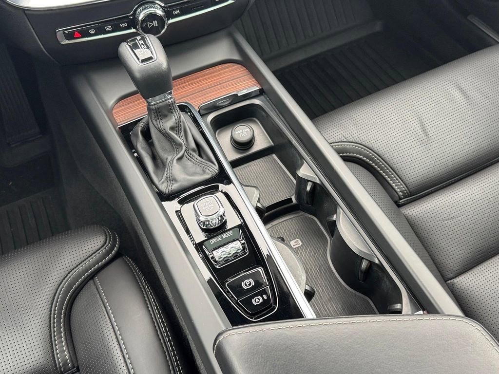 Used 2020 Volvo V60 T5 Cross Country w/ Protection Package image 14