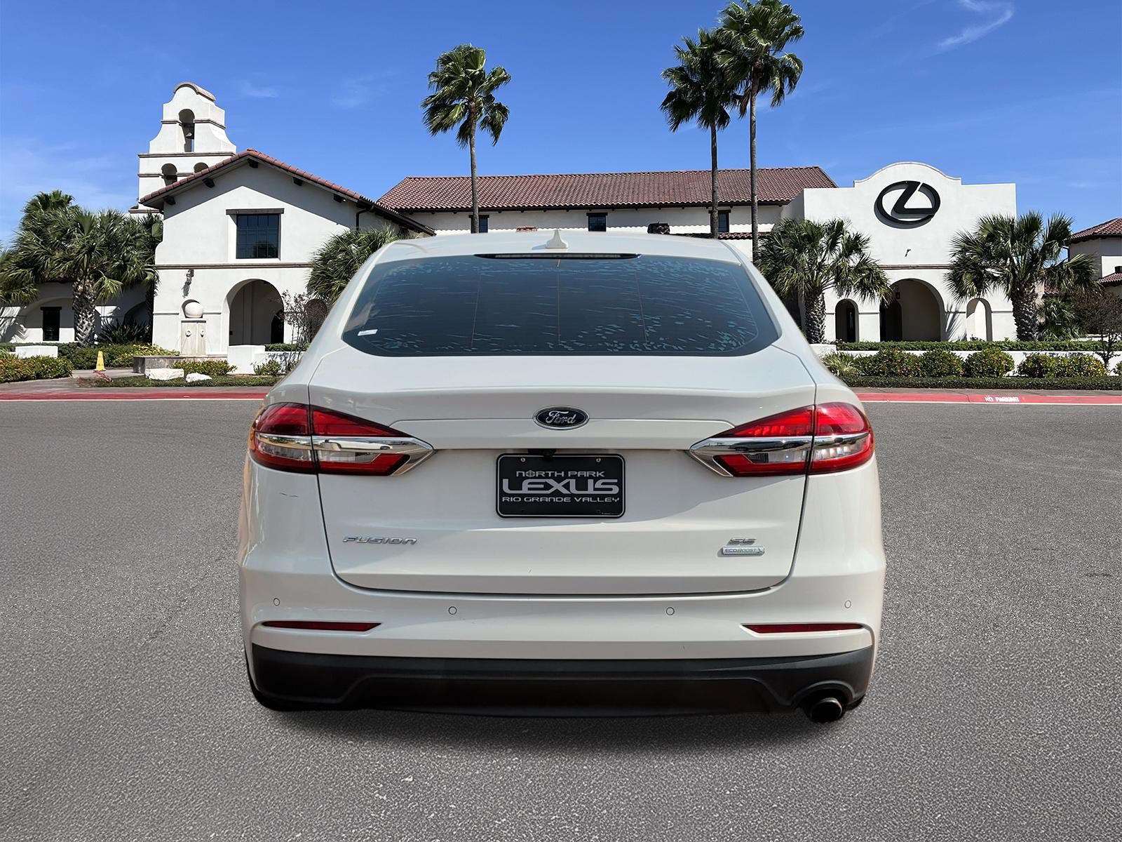 Used 2020 Ford Fusion SE FWD image 3