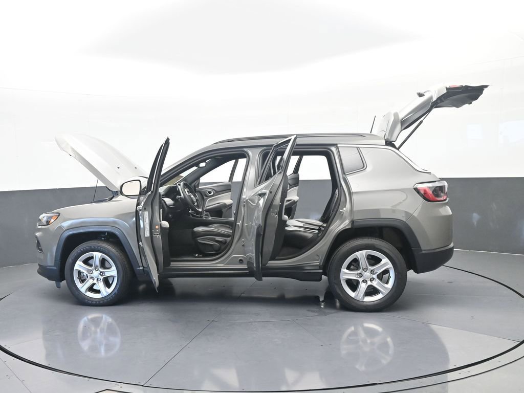 Used 2023 Jeep Compass Latitude AWD/4WD image 69
