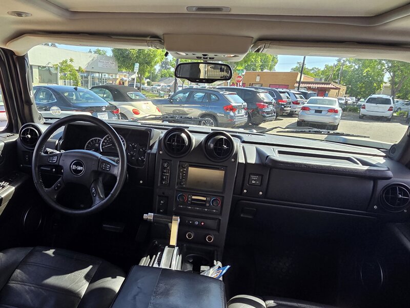 Used 2005 HUMMER H2 SUT w/ Preferred Equipment Group AWD/4WD image 19