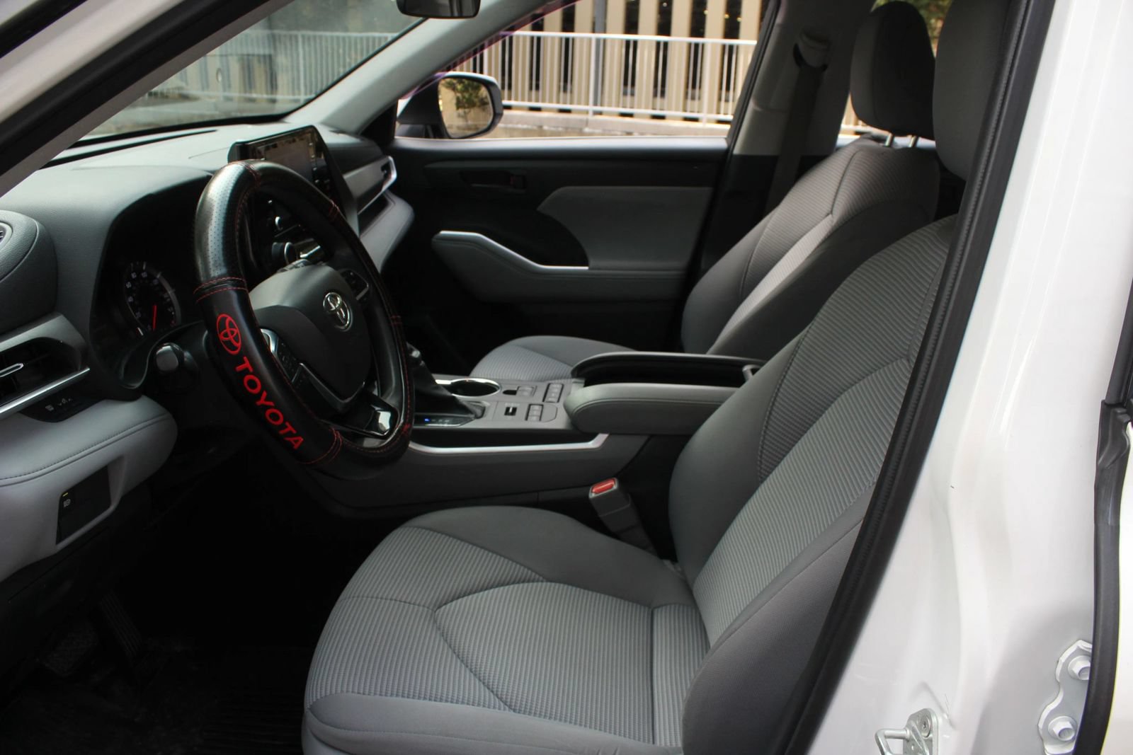 Used 2020 Toyota Highlander L AWD/4WD image 14