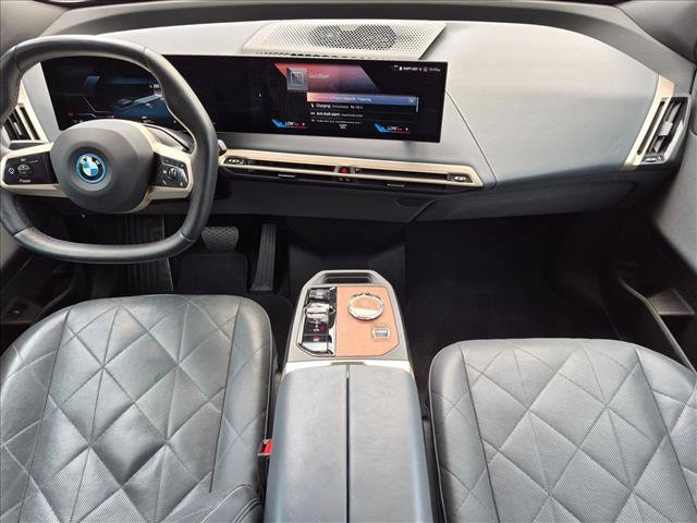 Used 2023 BMW iX xDrive50 w/ Premium Package AWD/4WD image 18