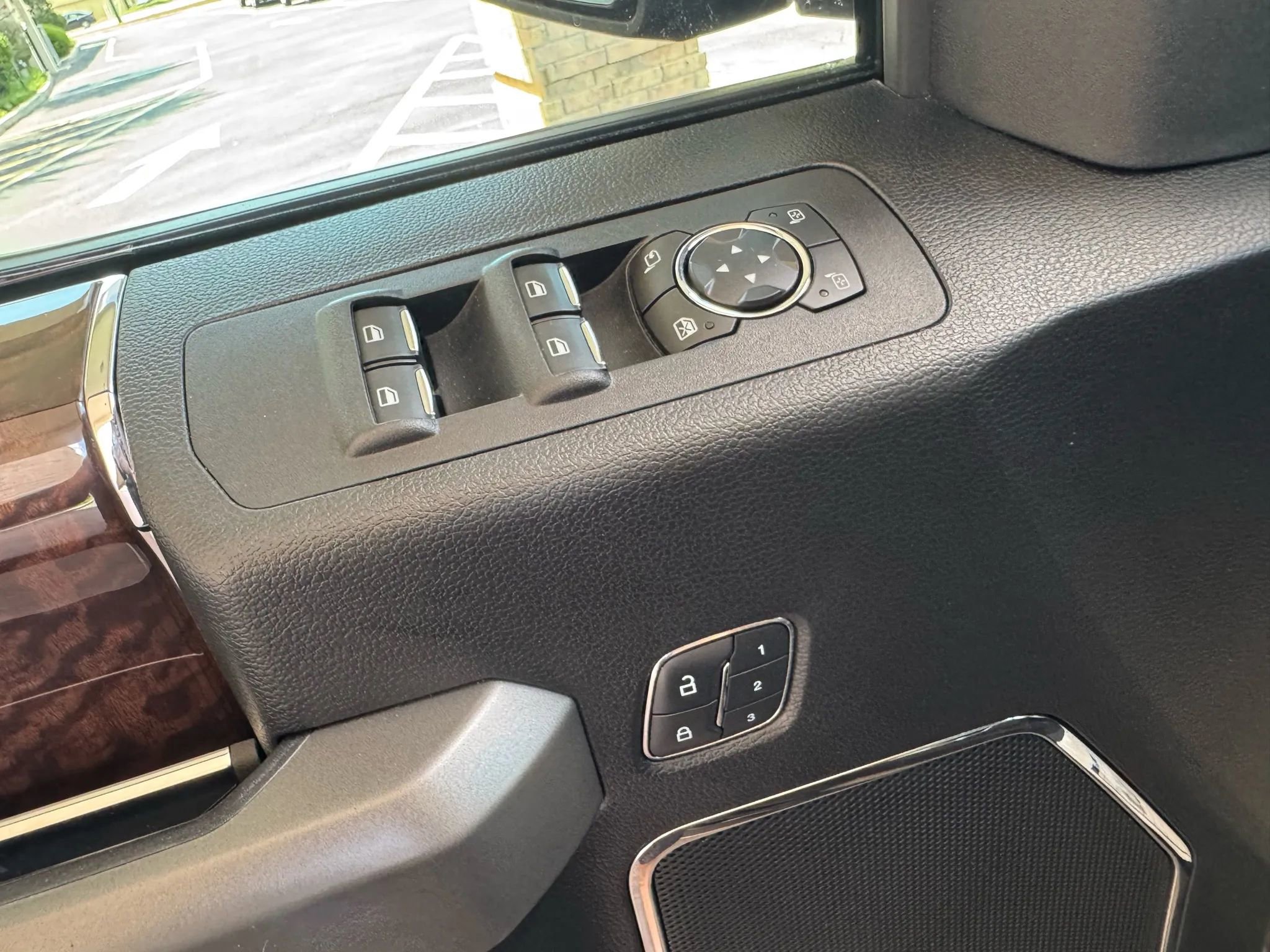 Used 2016 Ford F150 Platinum w/ Equipment Group 701A Luxury image 19