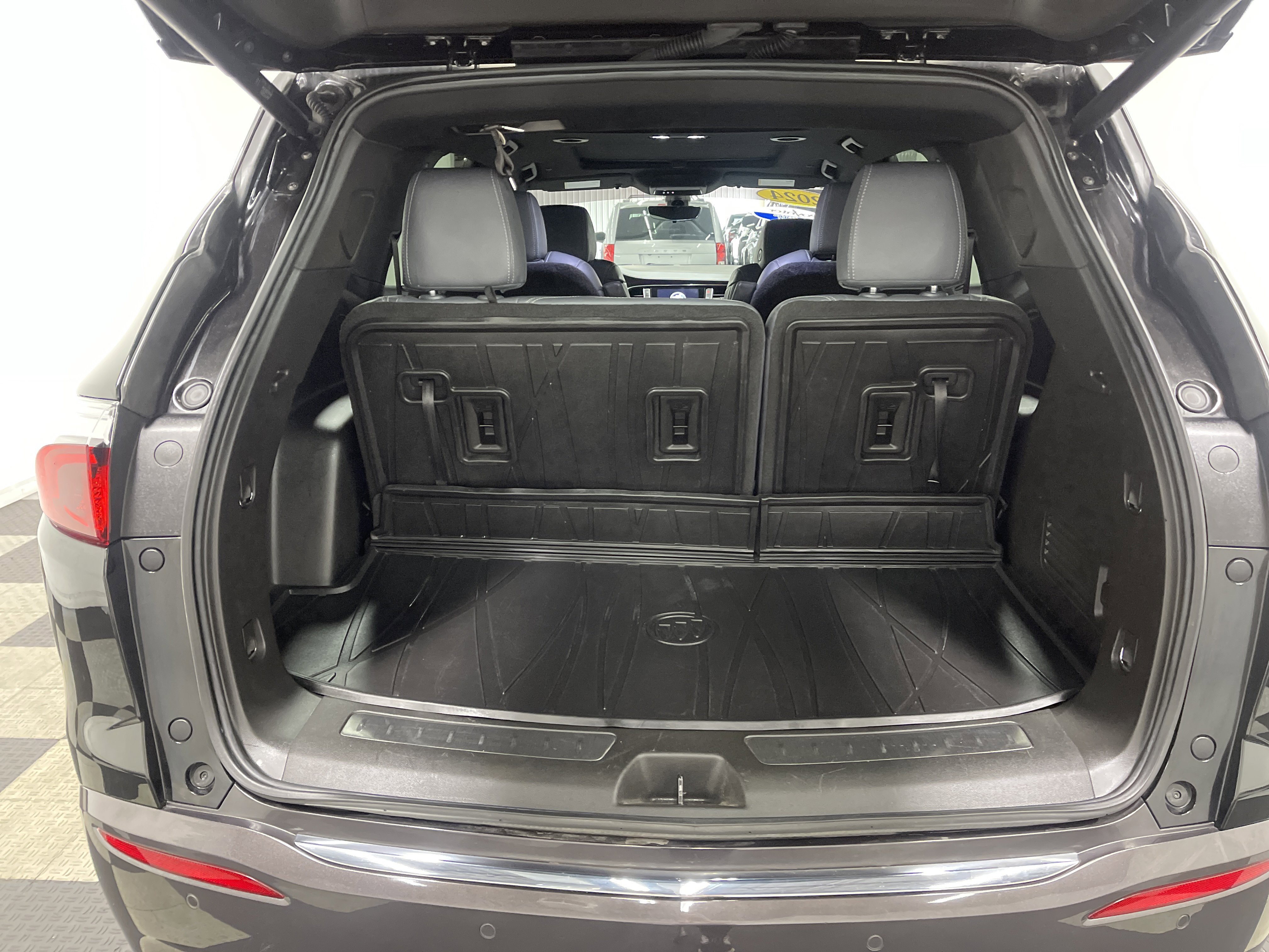 Used 2024 Buick Enclave Essence w/ Experience Buick Package image 18