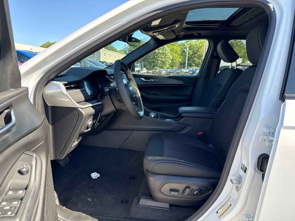 New 2027 Jeep Grand Cherokee Laredo X AWD/4WD image 17