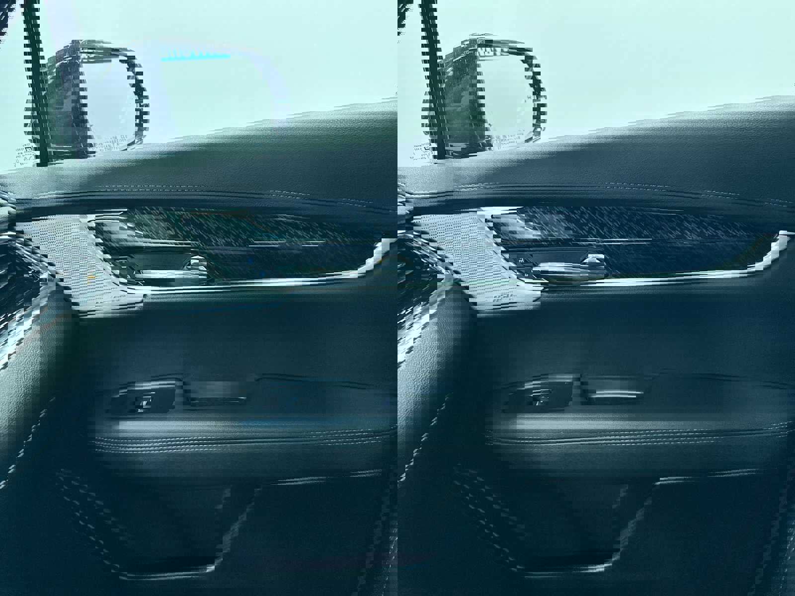 Used 2025 Cadillac XT6 Premium Luxury image 35