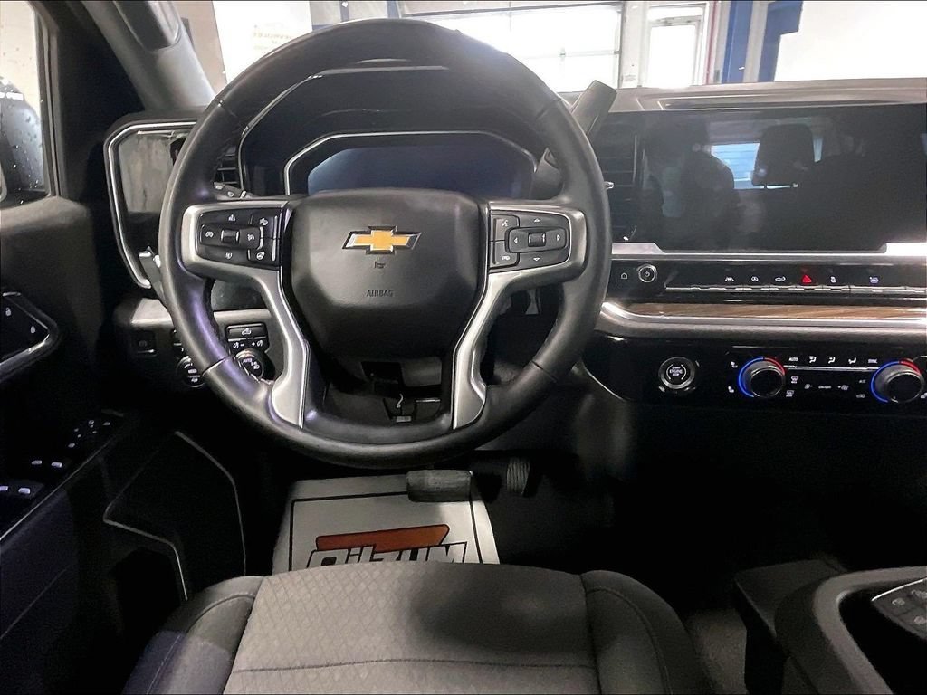 Used 2023 Chevrolet Silverado 1500 LT AWD/4WD image 17