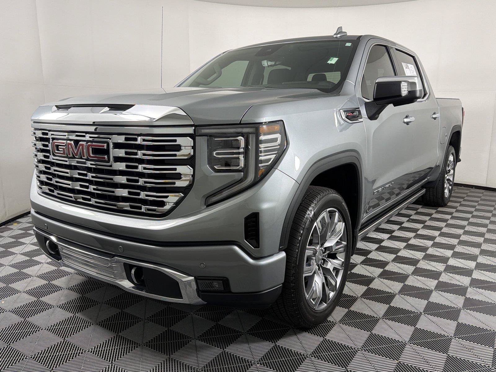 Certified 2025 GMC Sierra 1500 Denali w/ Denali Reserve Package AWD/4WD image 3