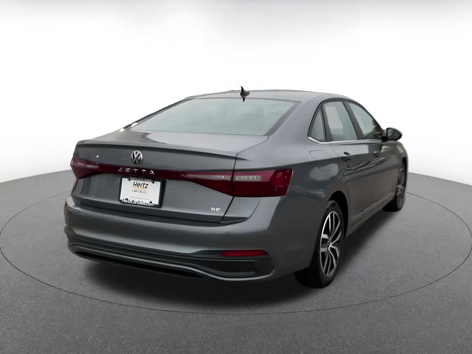 Used 2025 Volkswagen Jetta SE image 12