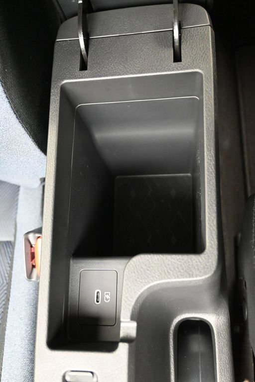 New 2025 Nissan Versa SV w/ Trunk Package FWD image 19