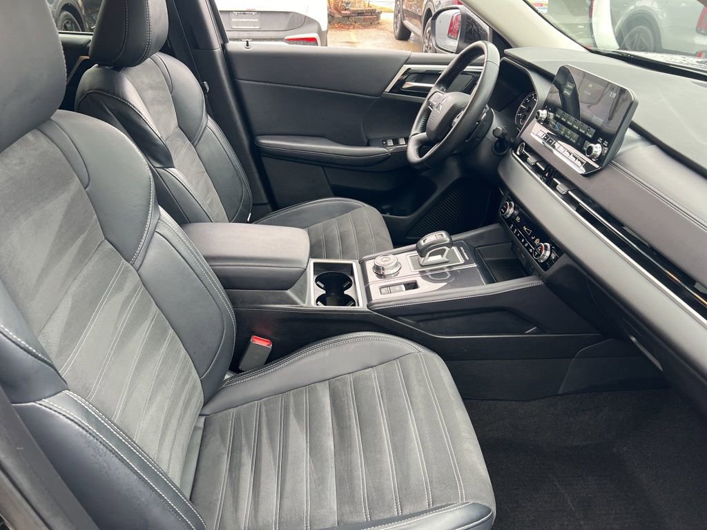 Used 2024 Mitsubishi Outlander SE image 21
