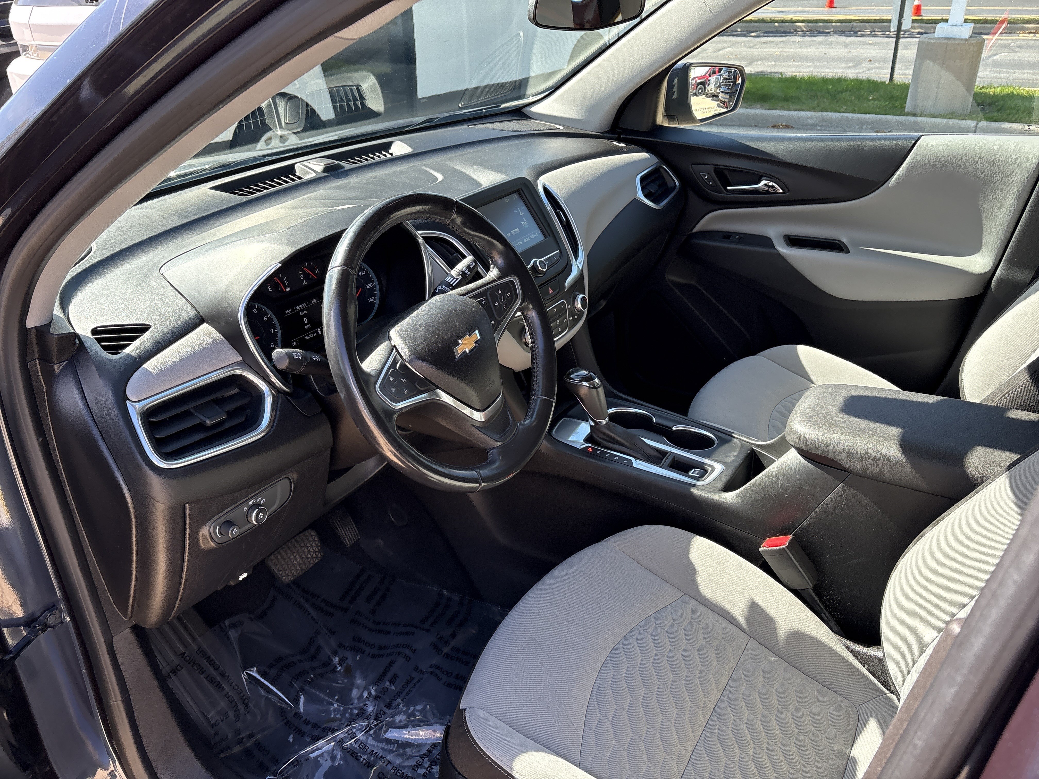 Used 2018 Chevrolet Equinox LT FWD image 12