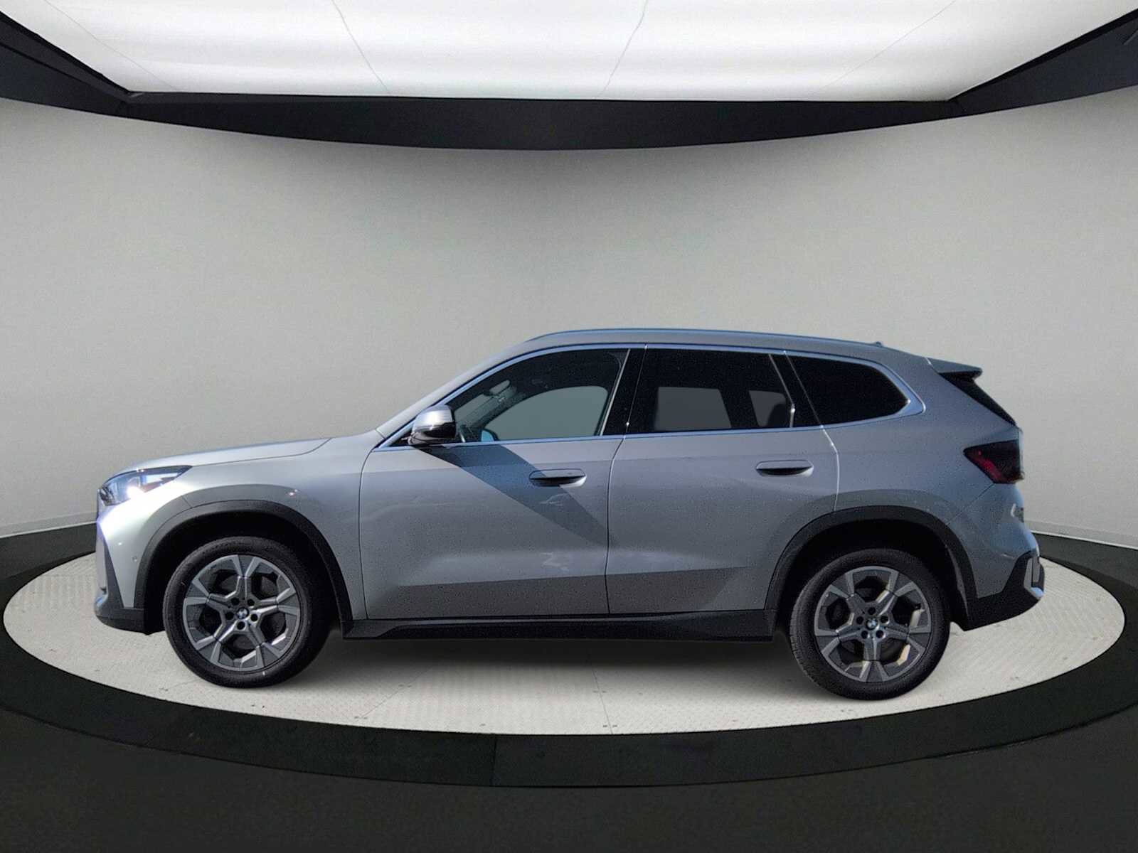 Used 2023 BMW X1 xDrive28i w/ Convenience Package AWD/4WD image 5