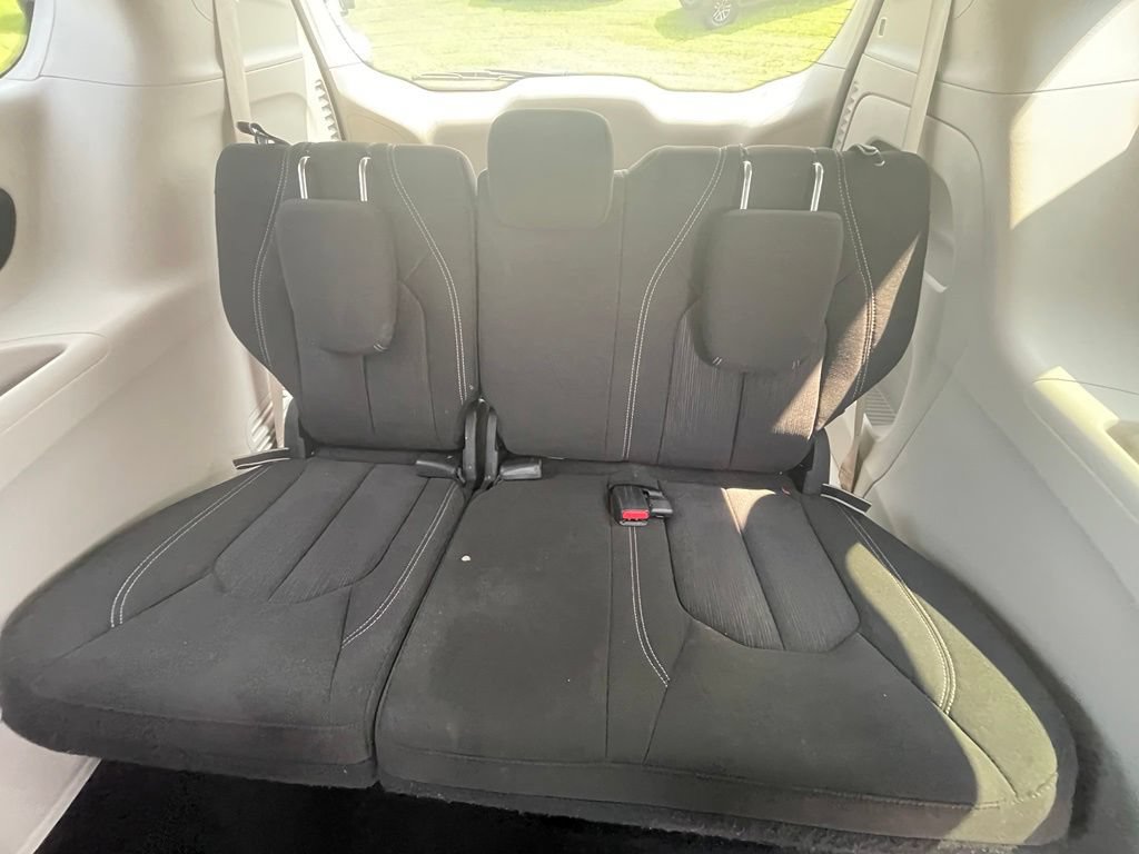 Used 2023 Chrysler Voyager LX FWD image 9