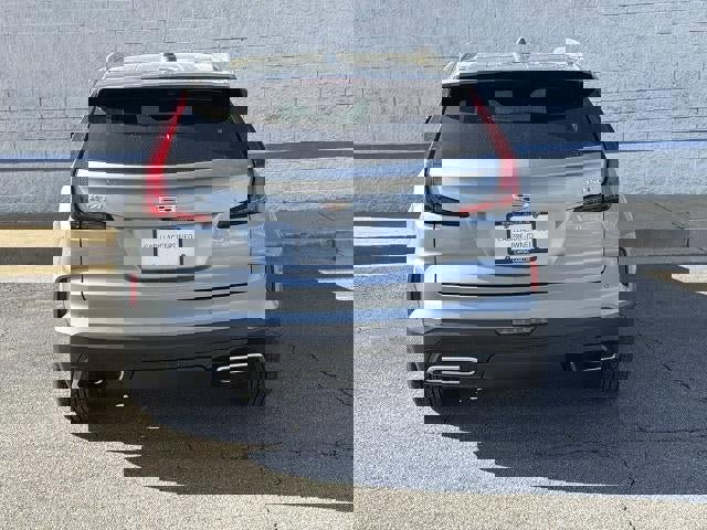 Used 2025 Cadillac XT4 Premium Luxury FWD image 6