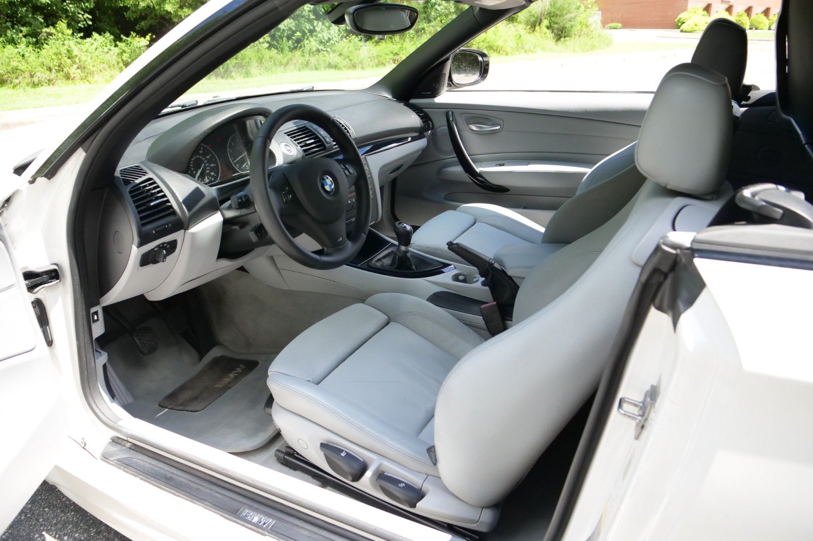 Used 2011 BMW 135i Convertible RWD image 23