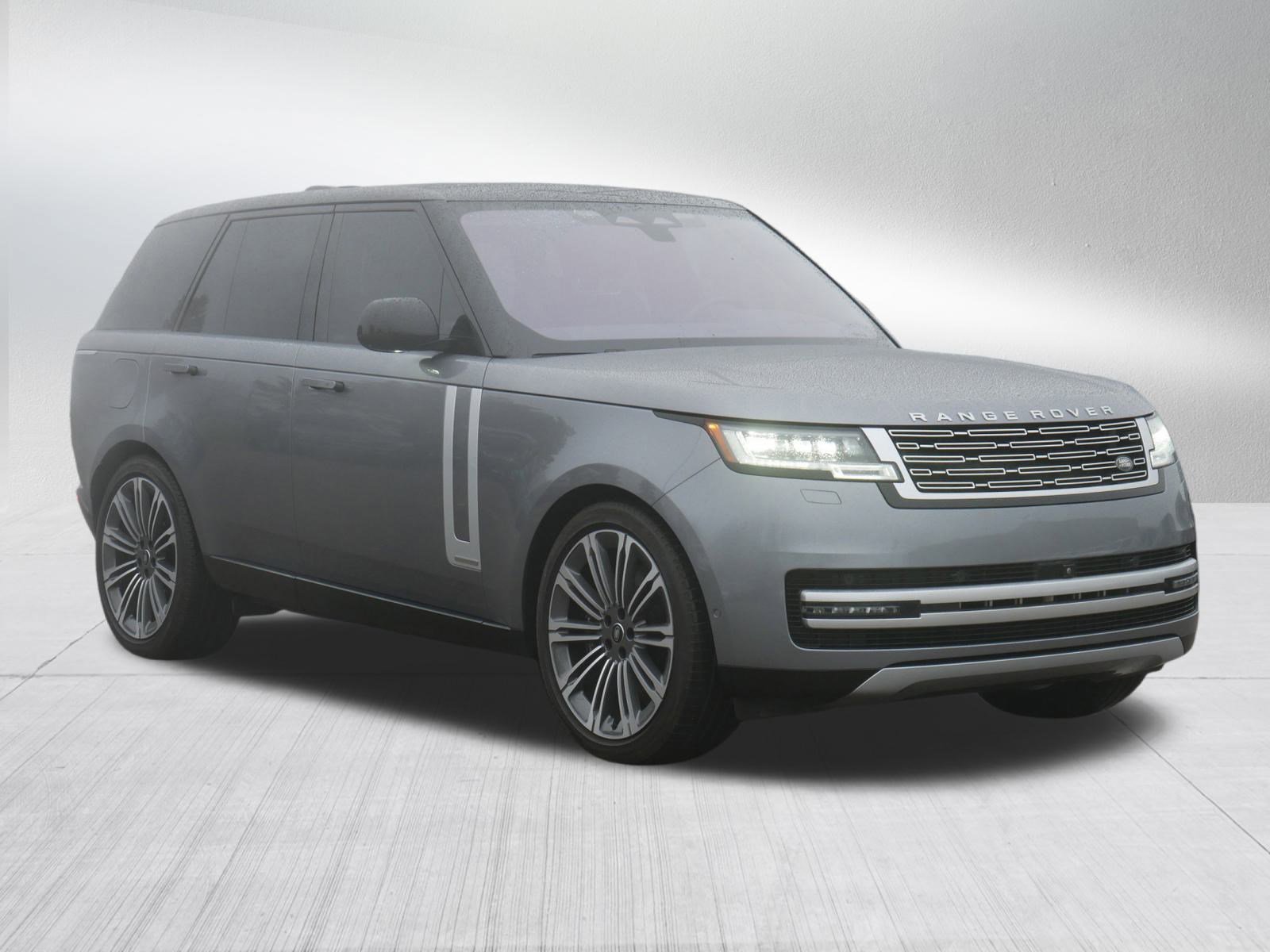 Used 2023 Land Rover Range Rover Autobiography image 3