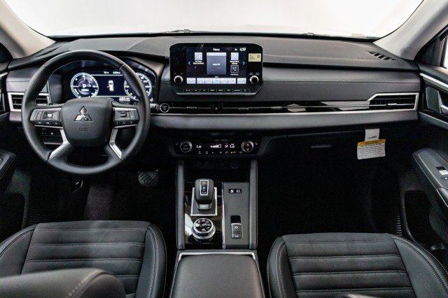 New 2025 Mitsubishi Outlander SE image 19