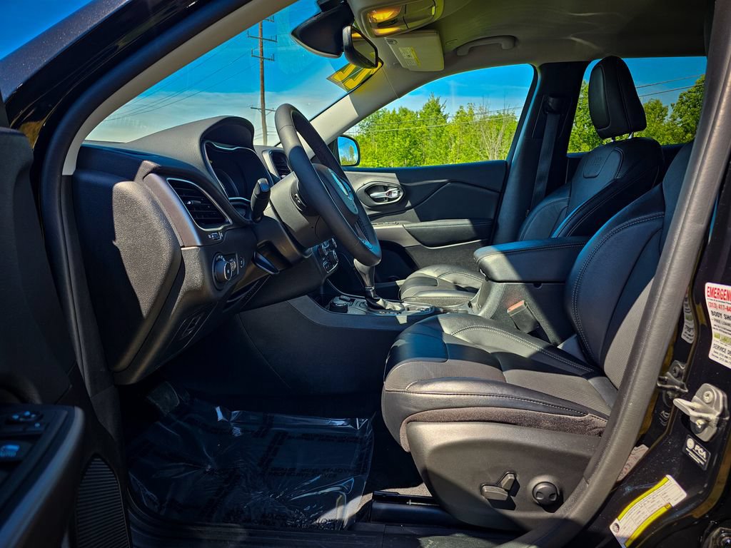 Certified 2022 Jeep Cherokee Latitude Lux AWD/4WD image 11