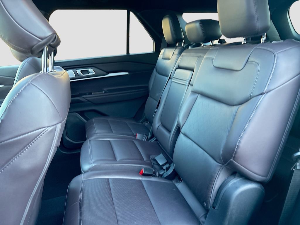Used 2025 Ford Explorer Platinum image 25