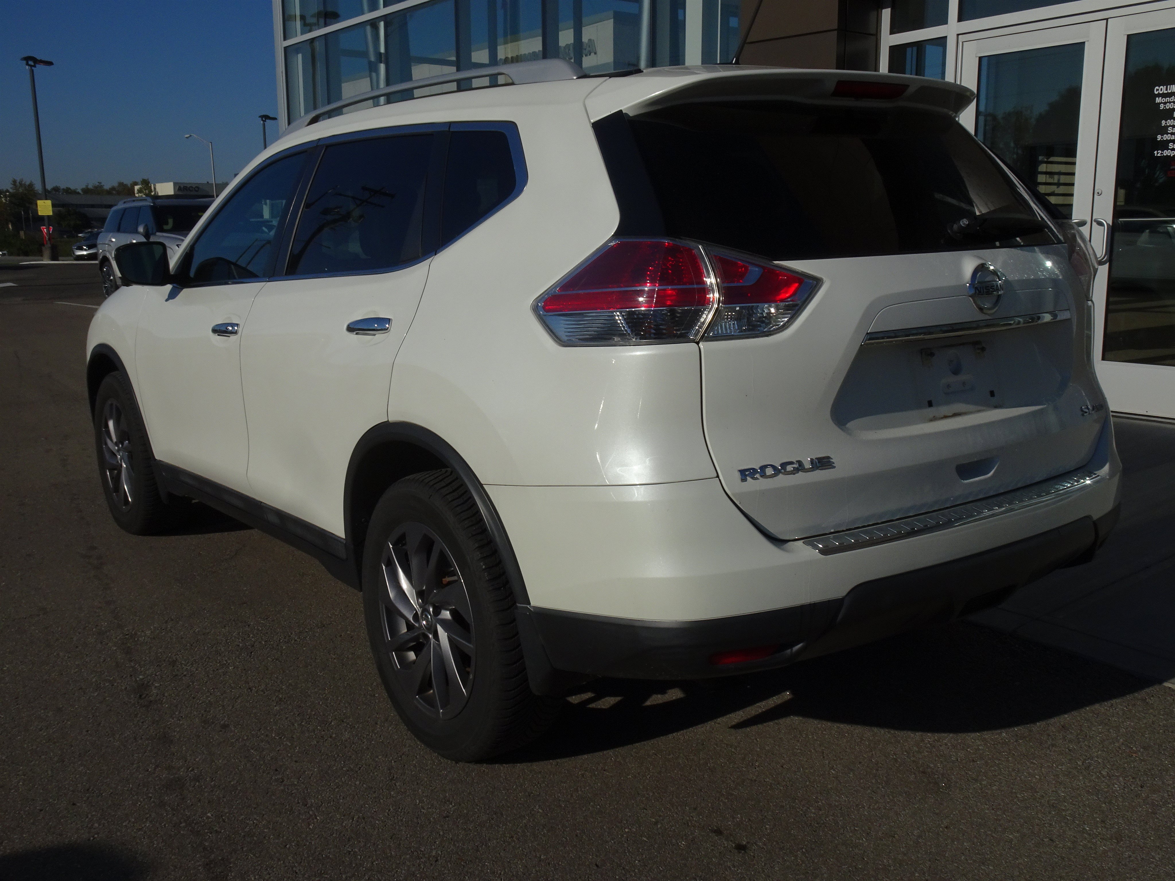 Used 2016 Nissan Rogue SL w/ SL Premium Package AWD/4WD image 3