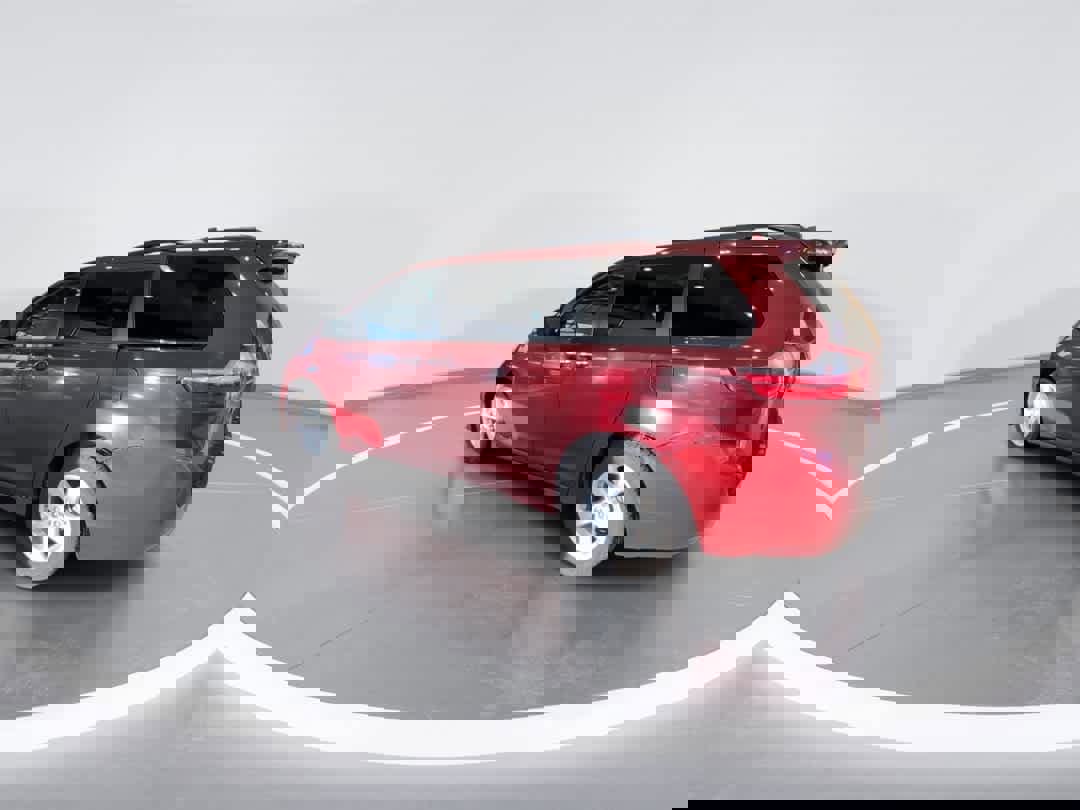 Used 2020 Toyota Sienna LE w/ LE Preferred Package image 6