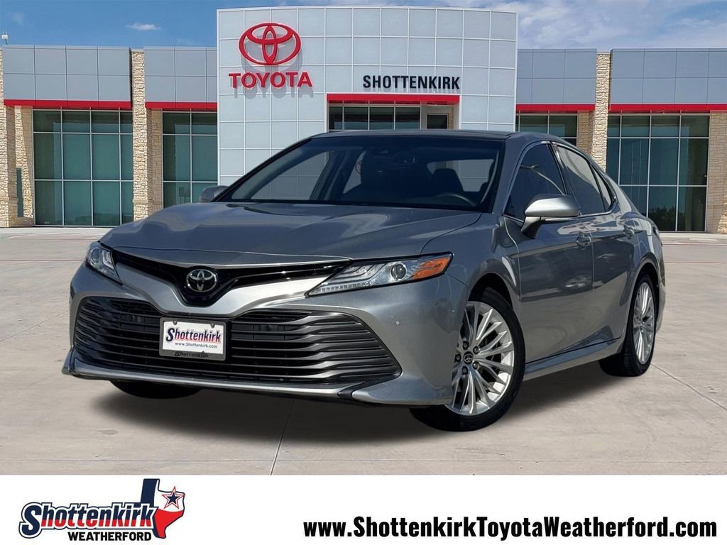 Used 2018 Toyota Camry XLE FWD image 1