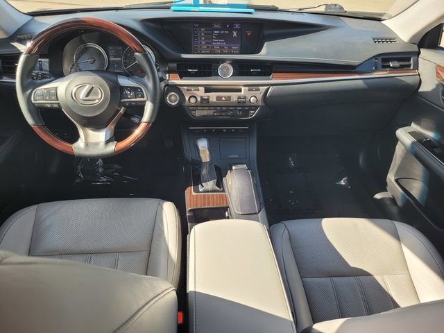 Used 2016 Lexus ES 350 w/ Luxury Package w/Wood Trim image 16