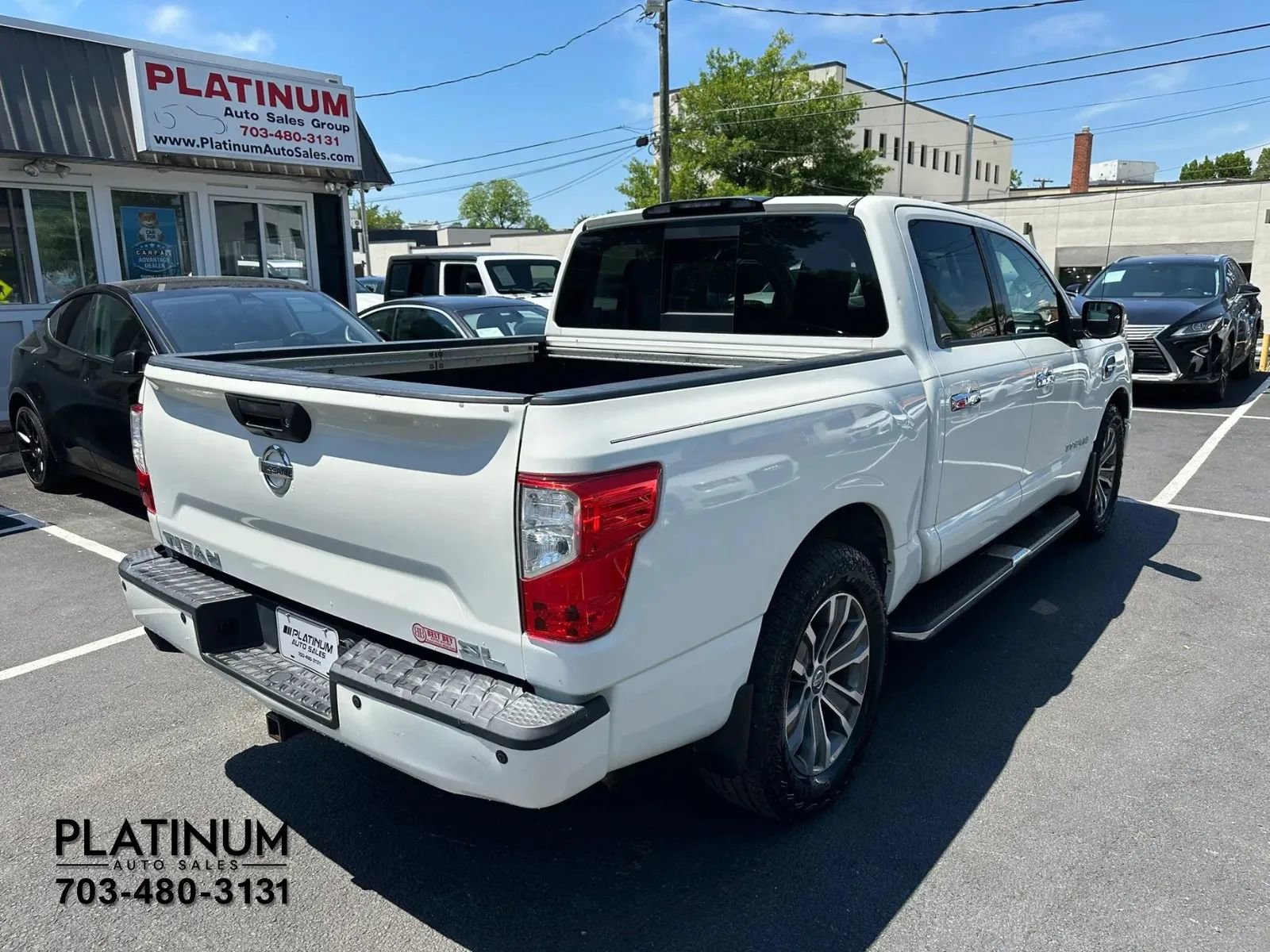 Used 2017 Nissan Titan SL RWD image 5